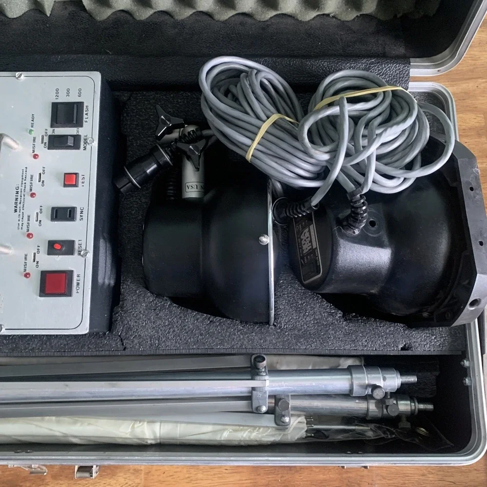 Novatron 1200 VR 4-Head Flash Strobe Light Kit - 3 Lights,  Stands, READ TESTED